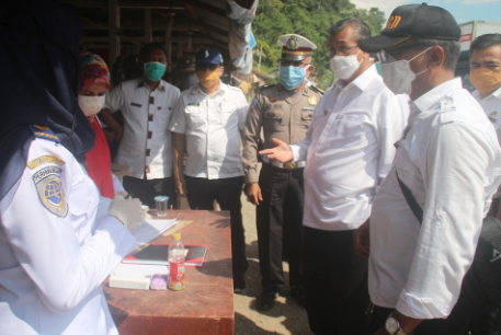 Antisipasi covid,Bupati solok tinjau posko perbatasan