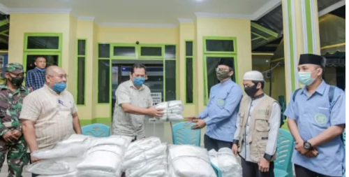 Wali Kota PSP Irsan Terima APD Untuk Medis Bantuan BKPRMI