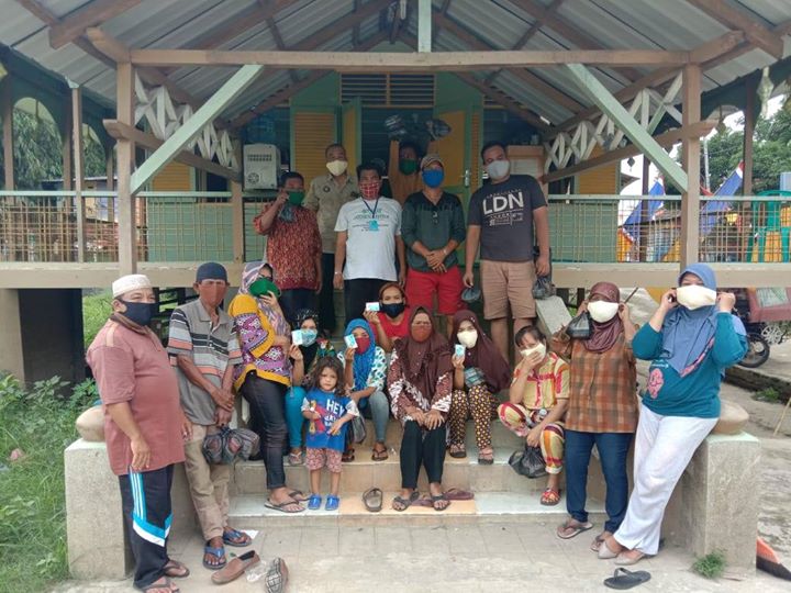 Warga Babura Baru Peduli untuk  Kp Mandailing , Bagikan Nasi Bungkus, Masker dan Vitacimin
