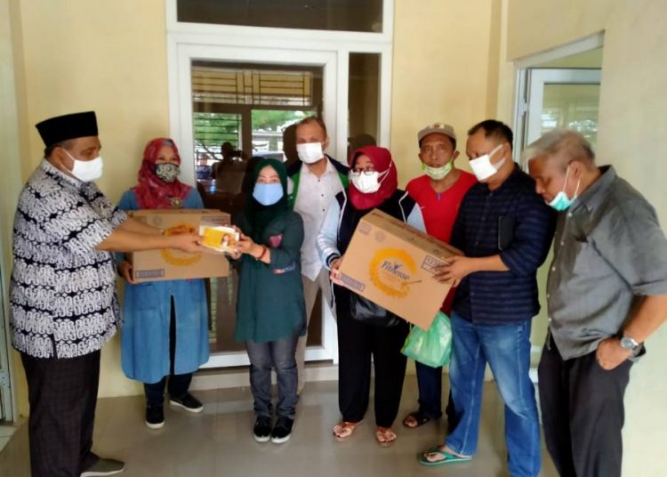 PWI Sumut Bagikan Masker dan Paket Makanan untuk Anggota, Atasi Dampak Covid-19
