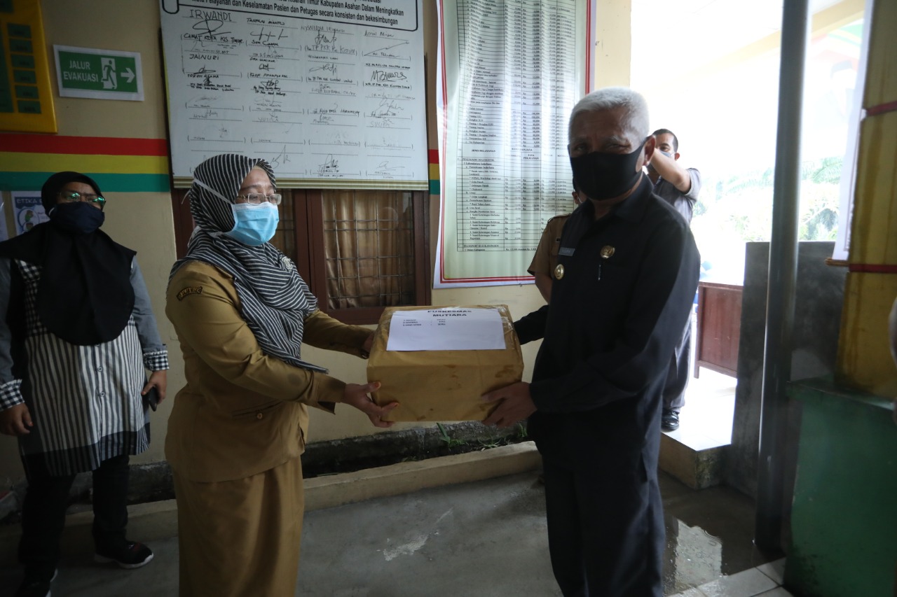 Bupati Asahan Kembali Serahkan Bantuan APD dari Provsu untuk 6 Puskesmas