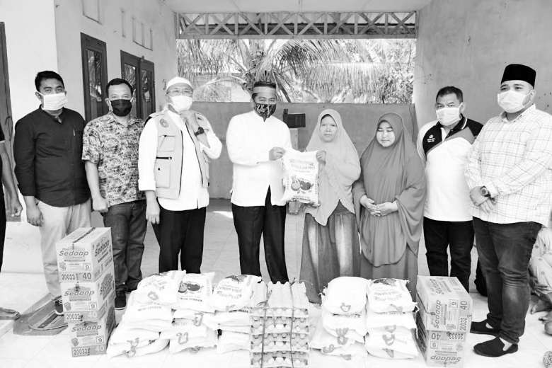 Bupati Sergai Serahkan Bantuan Kebutuhan Pokok ke Panti Jompo