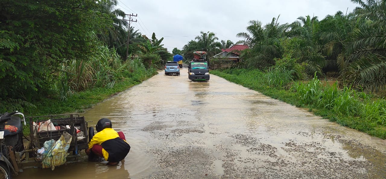 Curah Hujan Tinggi, Jalan Provinsi Terendam