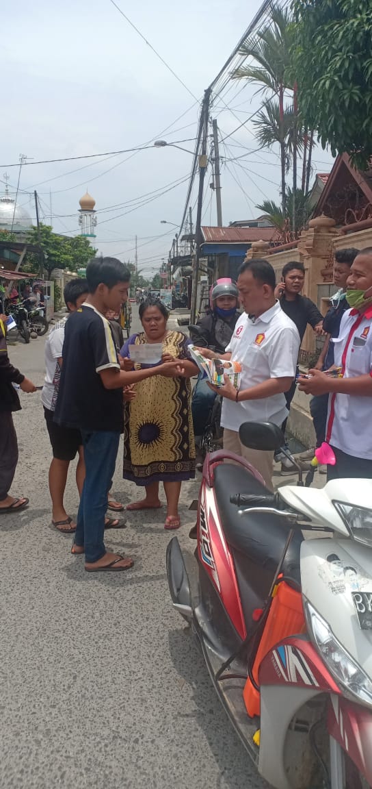 Dedy Aksyari Nasution Lakukan Penyemprotan Disinfektan & Bagikan Masker