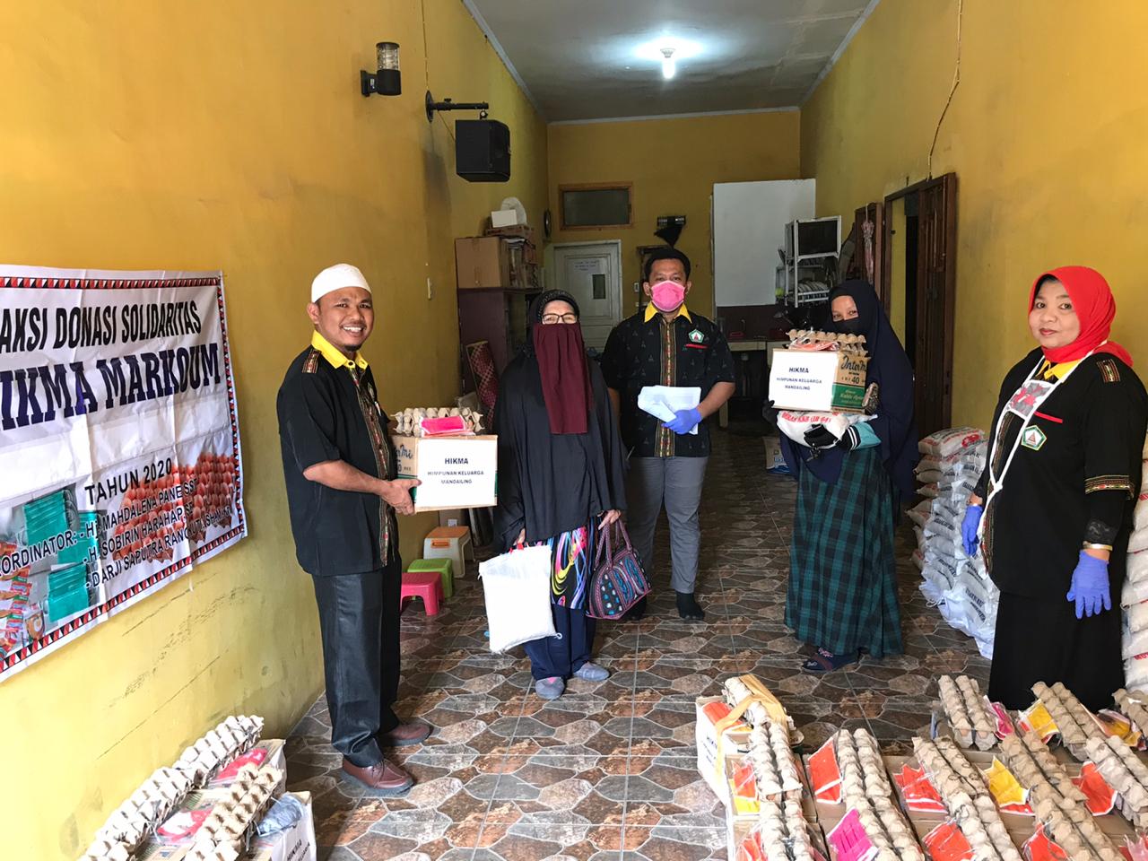 Hikma Sumut Bagikan 116 Paket Sembako kepada Masyarakat