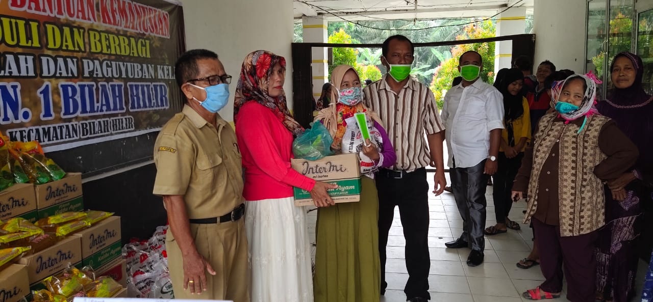 SMPN 2 Bilah Hilir Labuhanbatu Serahkan 41 Paket Sembako