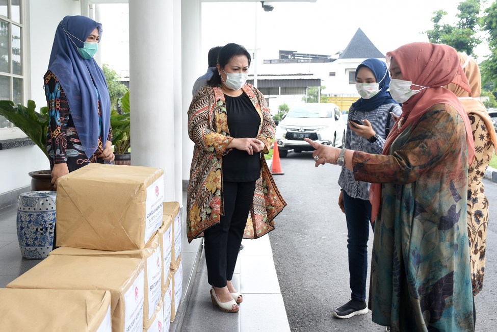 Terima Bantuan Sembako dari Dekranas Pusat,  Nawal Segera Salurkan kepada Pengrajin Sumut