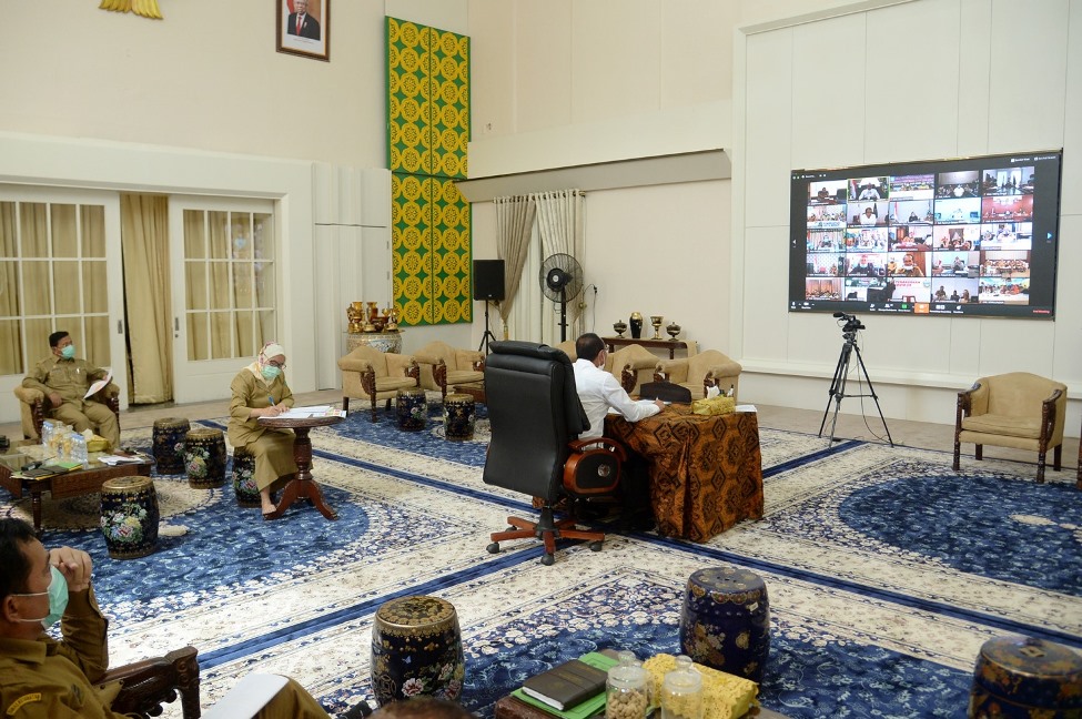 Gubernur Konferensi Video dengan 33 Bupati/Walikota, Segera Kirim Alat Medis dan Permudah Koordinasi