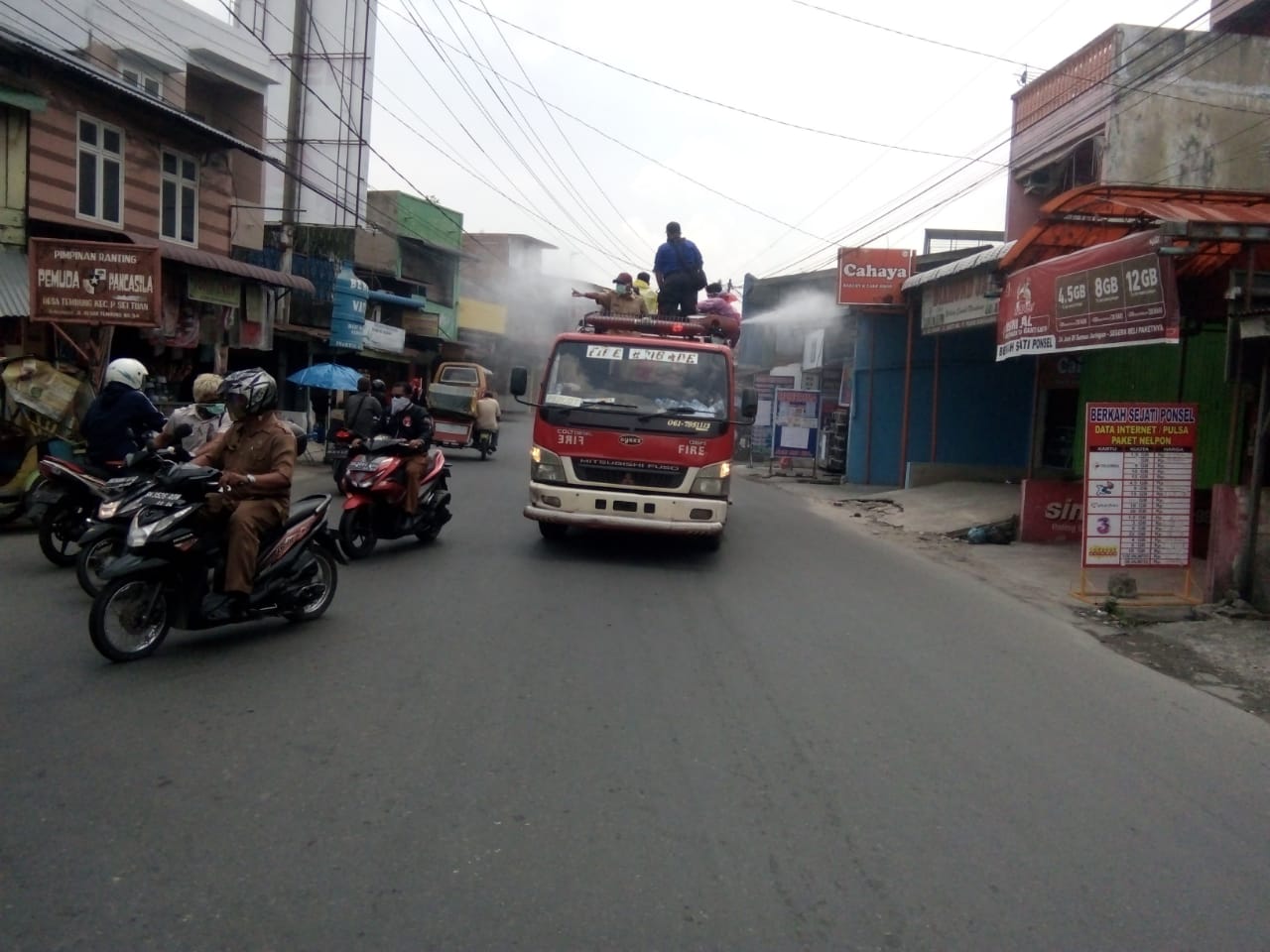 MUSPIKA PS.TUAN LAKUKAN PENYEMPROTAN DISINFEKTAN