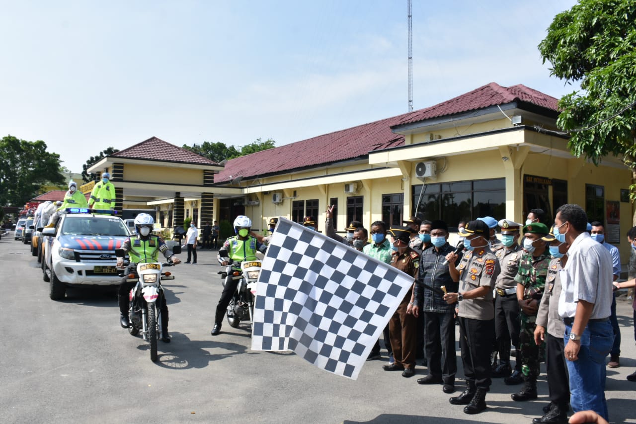 Cegah Covit-19, Pemkab Bersama Polres Sergai Lakukan Penyemprotan Disinfektan Kesejumlah Ruas Jalan