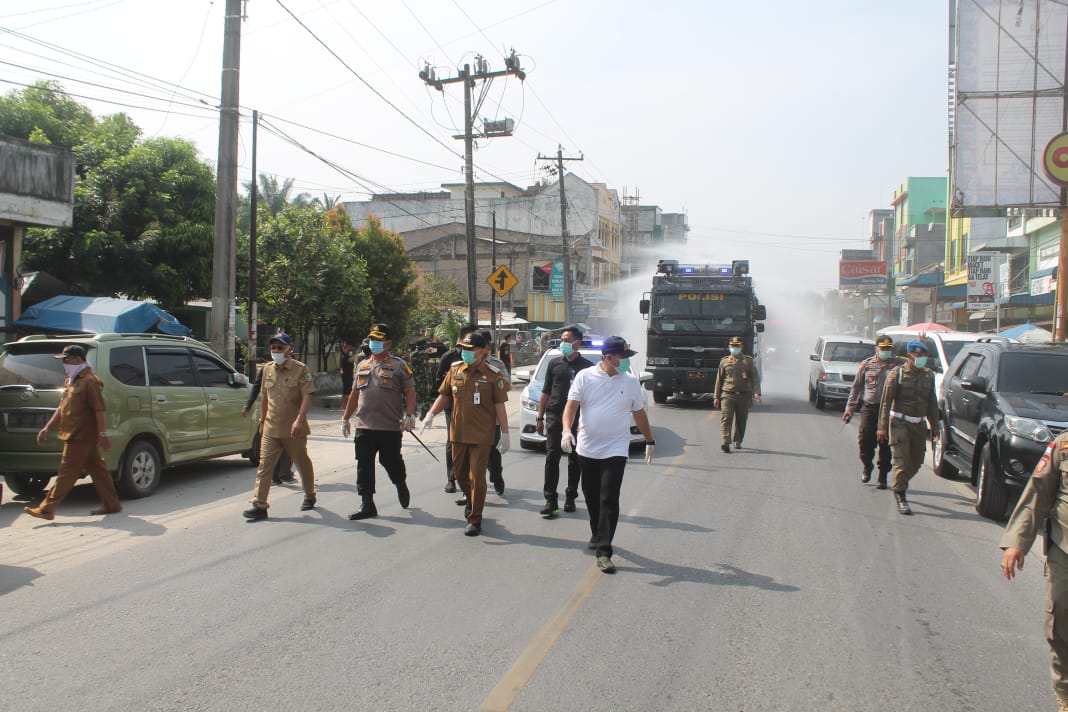 Tim Gugus Tugas Covid-19 Laksanakan Penyemprotan Desinfektan Di Seputaran Kota Kisaran