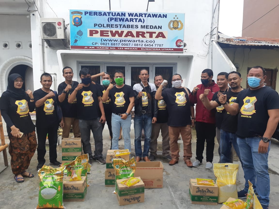 Antisipasi Pandemi Corona, Ketua Pewarta Polrestabes Medan Berikan Bantuan Sembako untuk Wartawan dan Kaum Duhafa