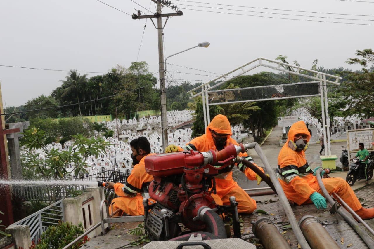 Tim Gugus Tugas Covid-19 Kota Medan Semprot Disinfektan Di Griya I