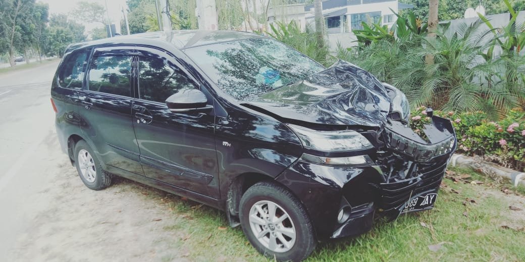 Mobil Toyota Avanza Terkam Sepeda Motor Honda Vario
