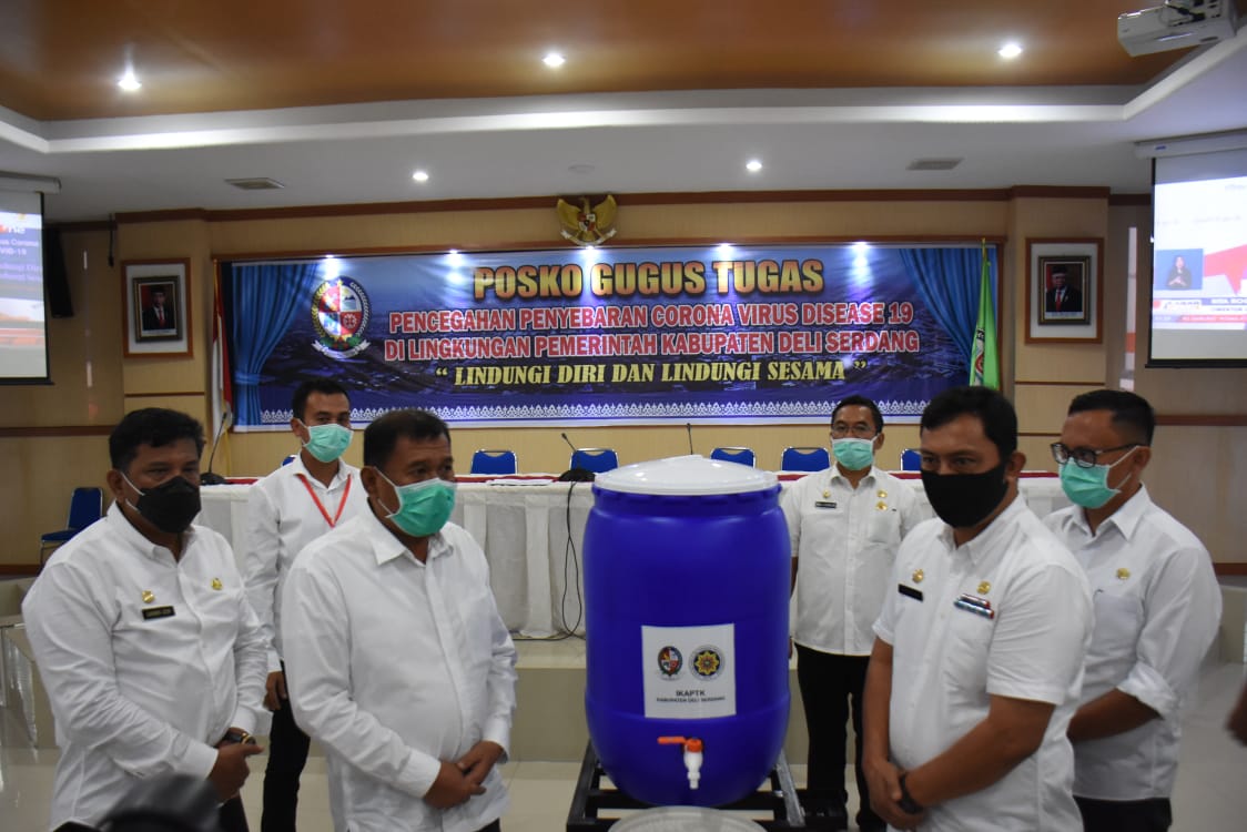 Bupati Â H Ashari Tambunan Terima Bantuan Â 70 Unit Tong Air dari IKAPTK Â Deli SerdangÂ Â 