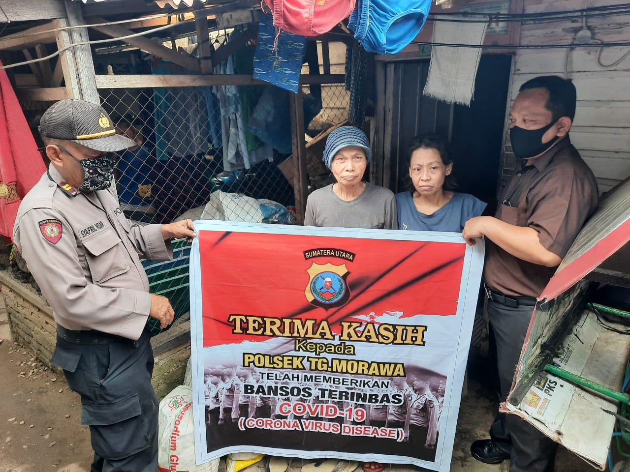 Kapolsek Tanjung Morawa Polresta Deli Serdang Bantu Masyarakat Kurang Mampu Dampak Pandemi Virus Corona (Covid-19)