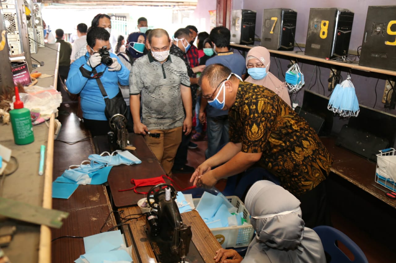 Akhyar Apresiasi Warga Buat Masker Kain