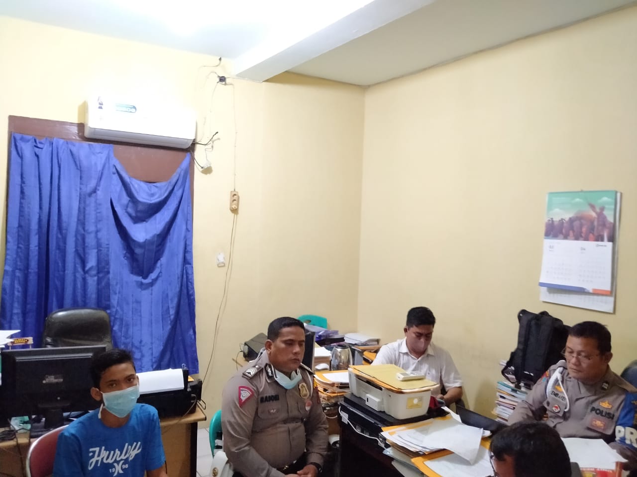 Personil Satlantas Viral di Media Sosial Menjalani Pemeriksaan di Ruangan Unit Paminal Polrestabes Medan