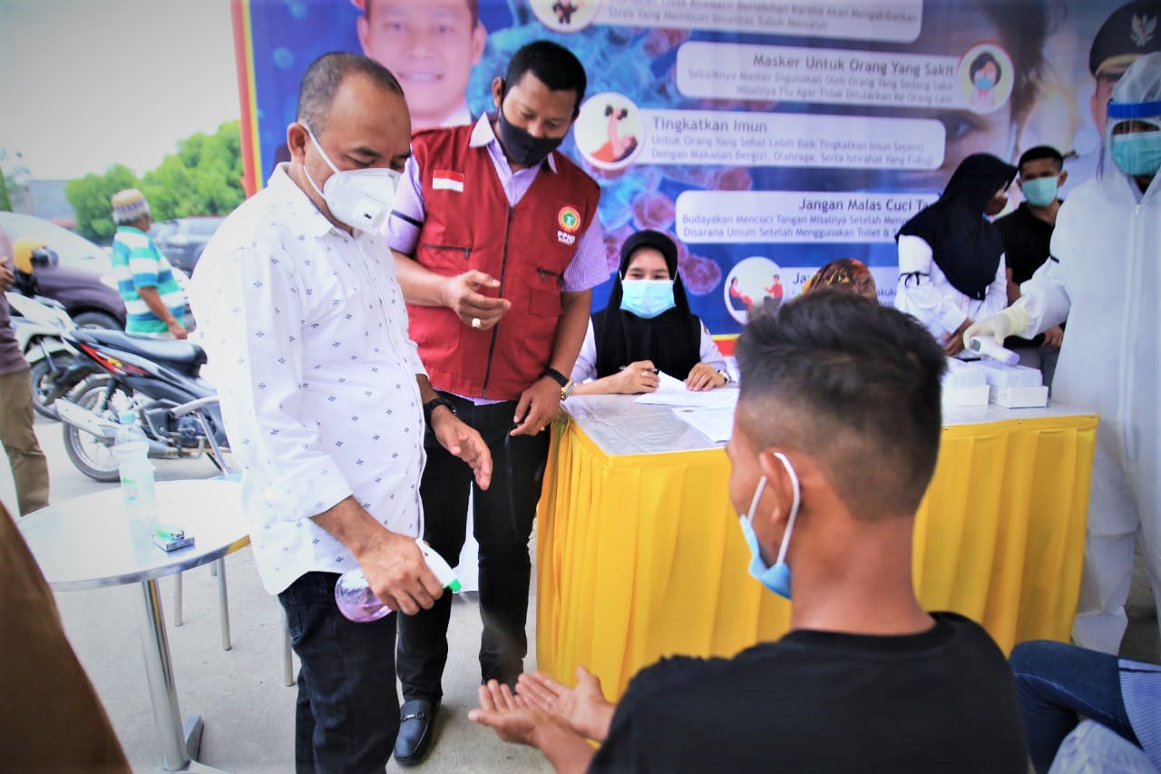 Tinjau Posko Penanganan Covid-19, Bupati Labuhanbatu Himbau Warga Periksakan Diri