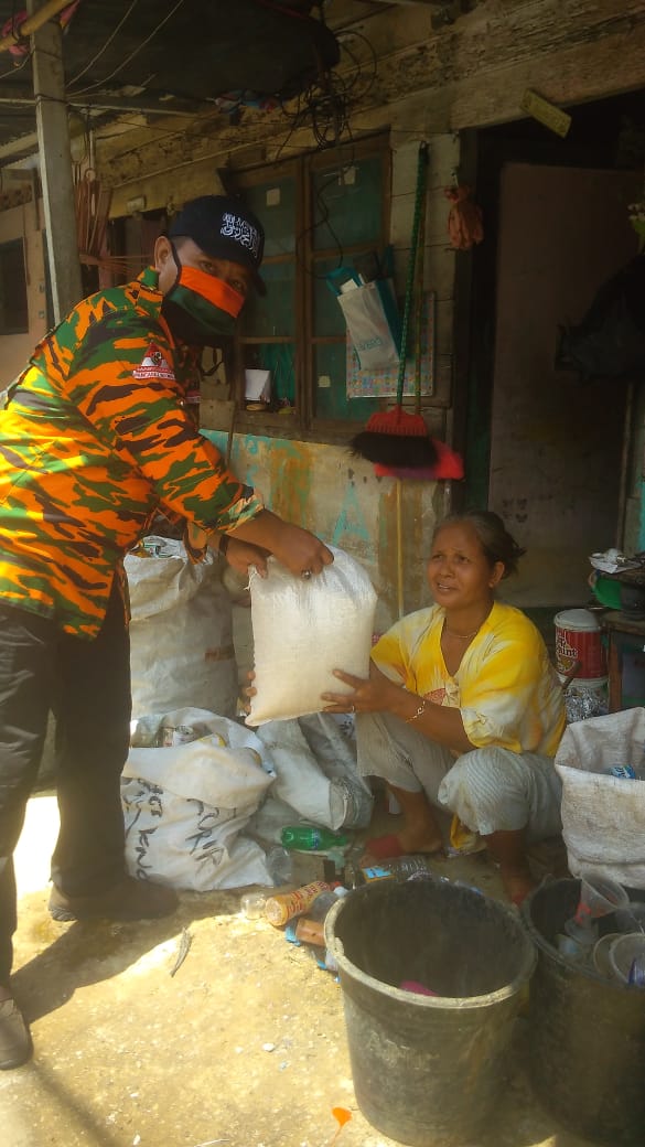 Bantu Warga Terdampak Covid-19, Satu Hati dan MPI Bagi Sembako ke Ojol dan Tukang Becak