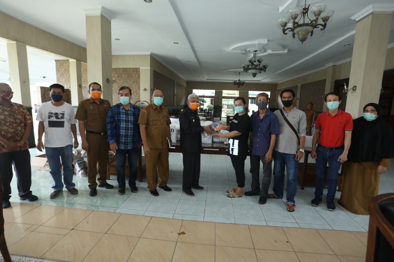 Bupati Asahan Terima Bantuan APD dari Masyarakat TionghoaÂ 