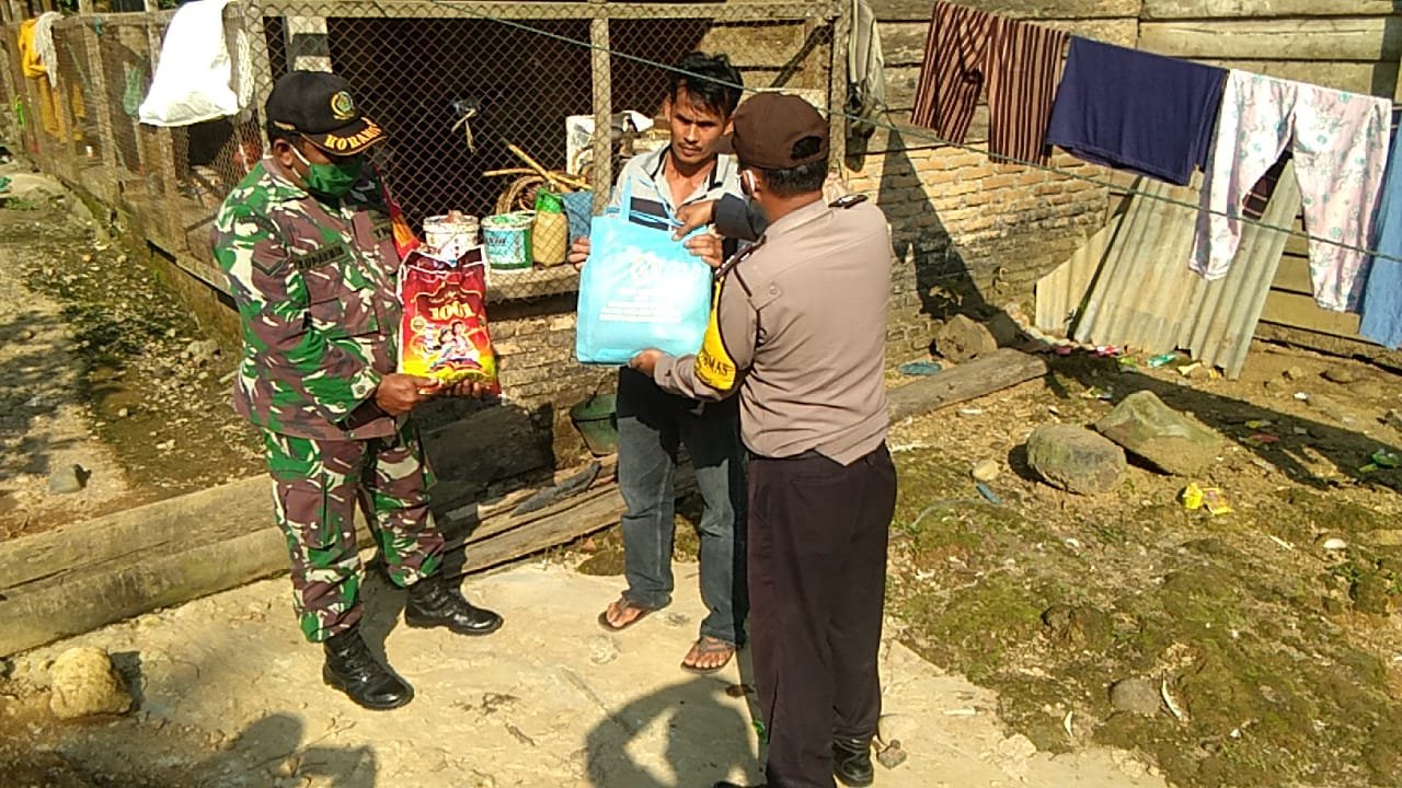 Personil Bhabinkamtibmas Polsek Biru Biru Â Salurkan Bantuan Sembako Kepada Warga Kurang Mampu