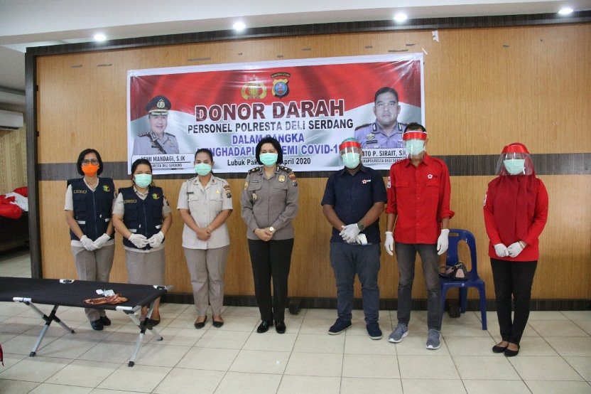 71 Anggota Personil Polresta Deli Serdang Laksanakan Donor Darah dalam rangka membantu penderita Covid-19