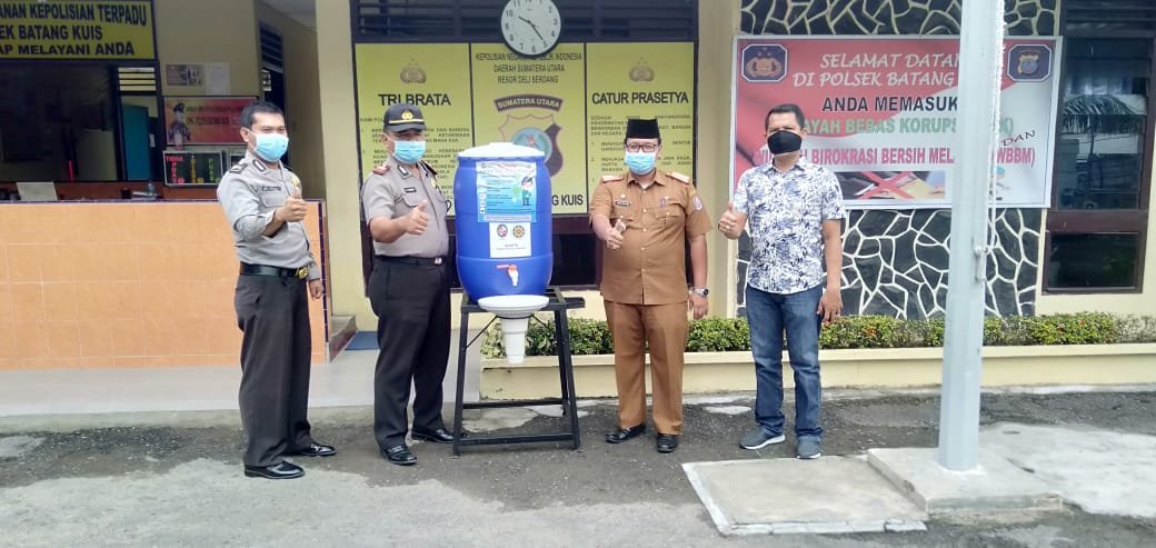 Polsek Batang Kuis Polresta Deli Serdang Terima Bantuan Tempat Cuci Tangan