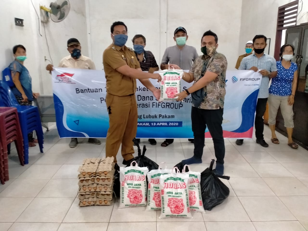 Kelurahan Lubuk Pakam Pekan Terima Â Bantuan Sembako dari FIF Group