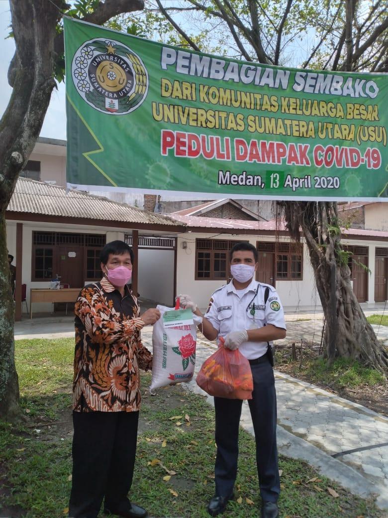 Rektor USU Bagikan 1.000 Sembako Senilai Rp200 Juta