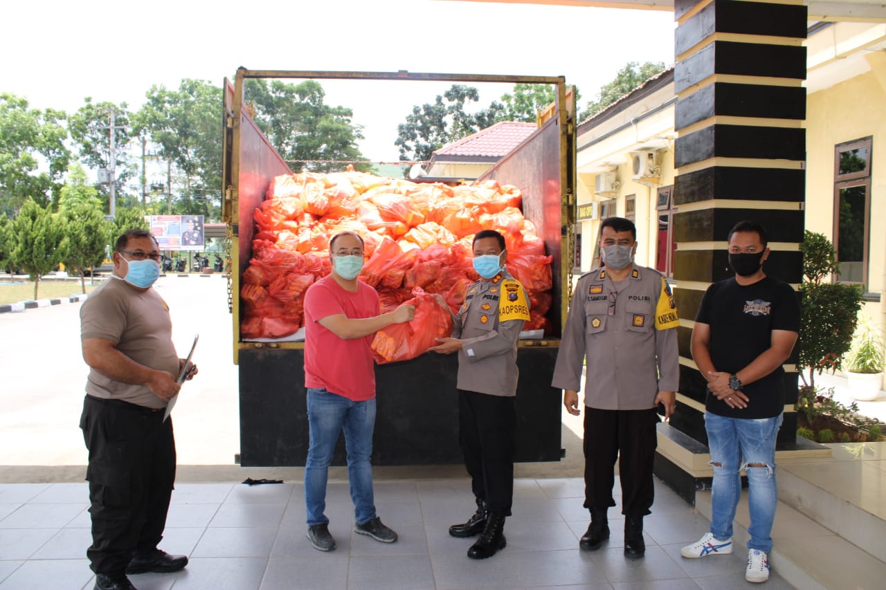 Polres Sergai Terima Bantuan Seribu Paket Sembako Dari PT. BSF Untuk Disalurkan ke Masyarakat Terdampak Covid- 19