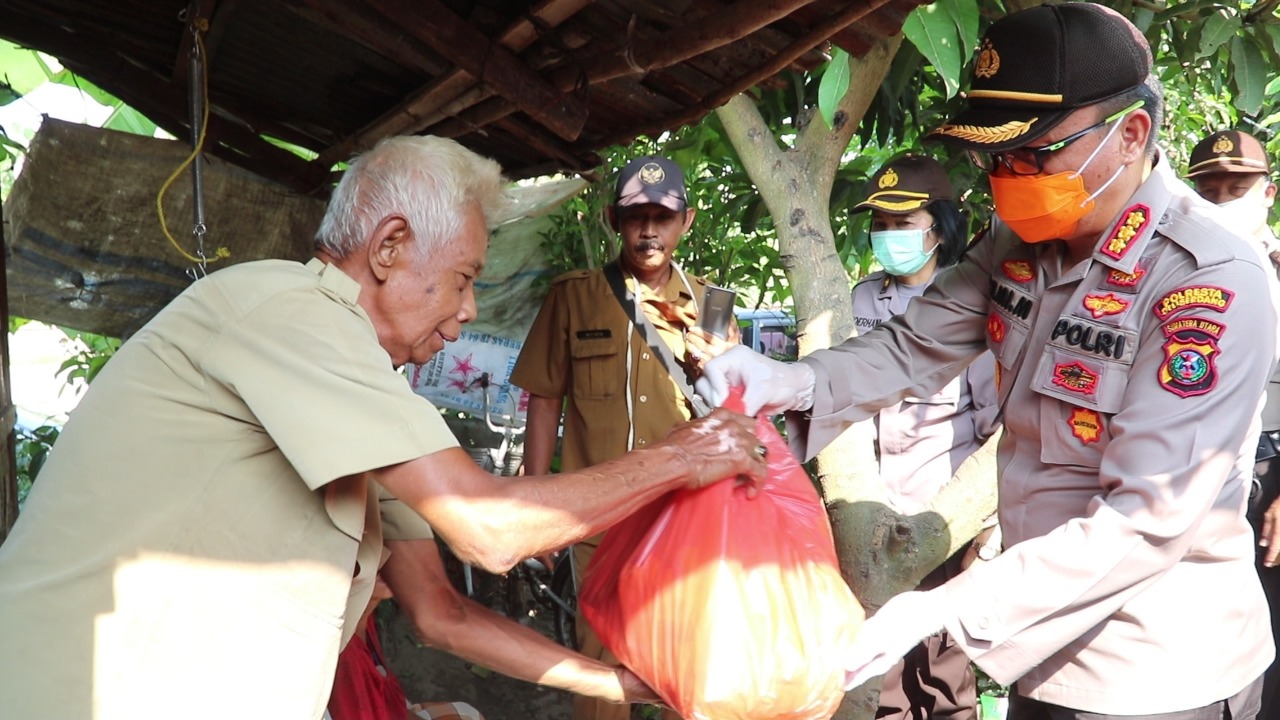 Polresta Deli Serdang Gelar Bakti Sosial