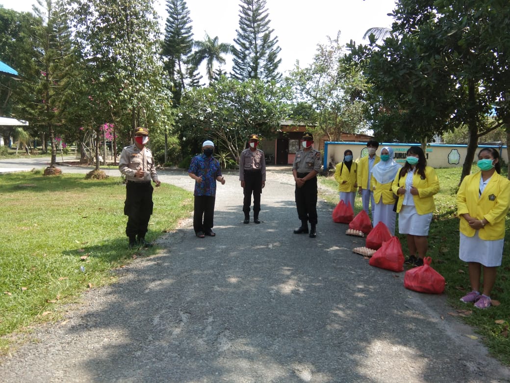 Tidak Mudik, Mahasiswa/i Perantauan Dapat Bantuan Sembako Polresta Deli Serdang