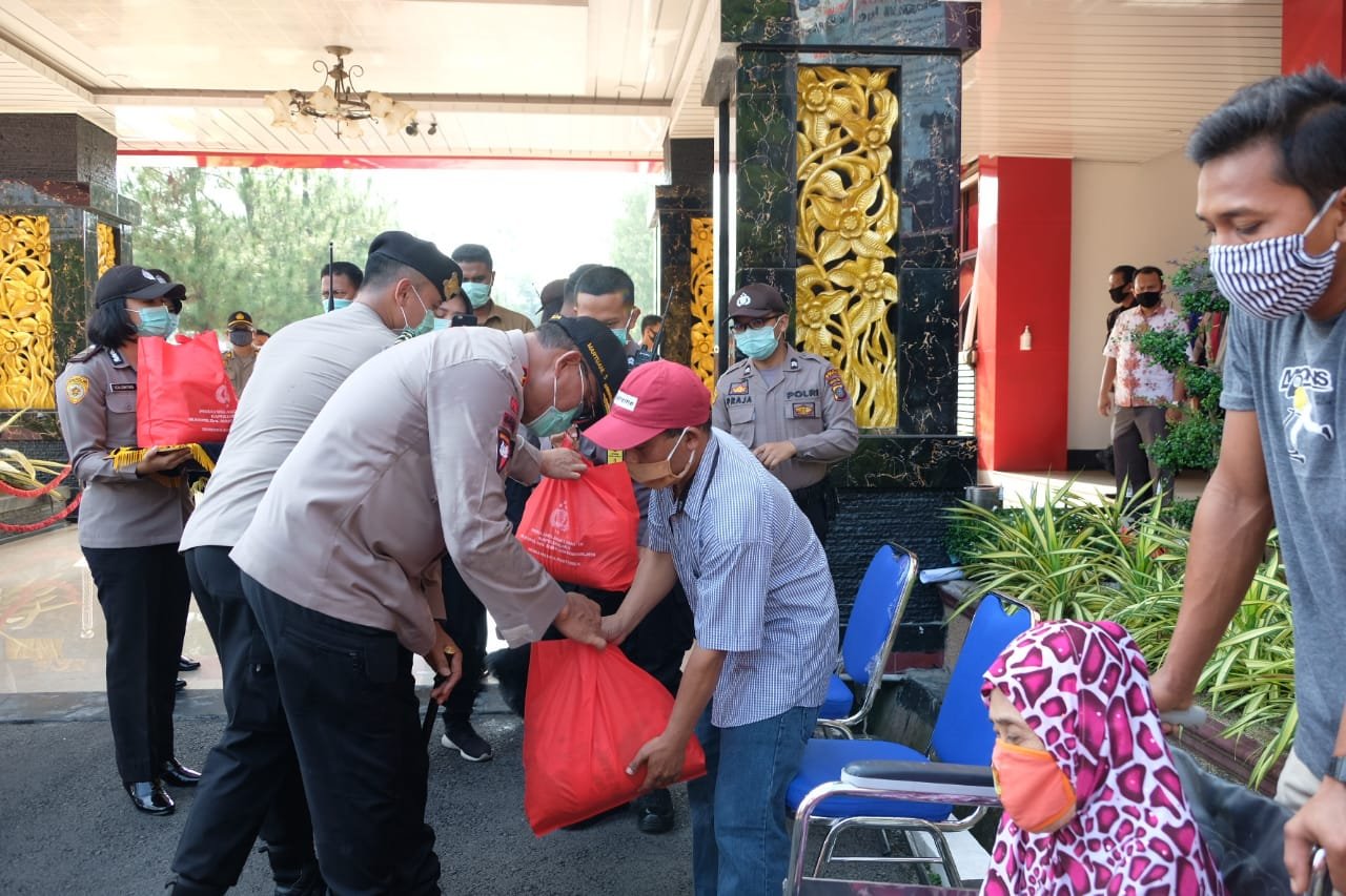 Menjalani Instruksi Kapolri, Polda Sumut Beserta Jajaran Melaksanakan Kegiatan Baksos