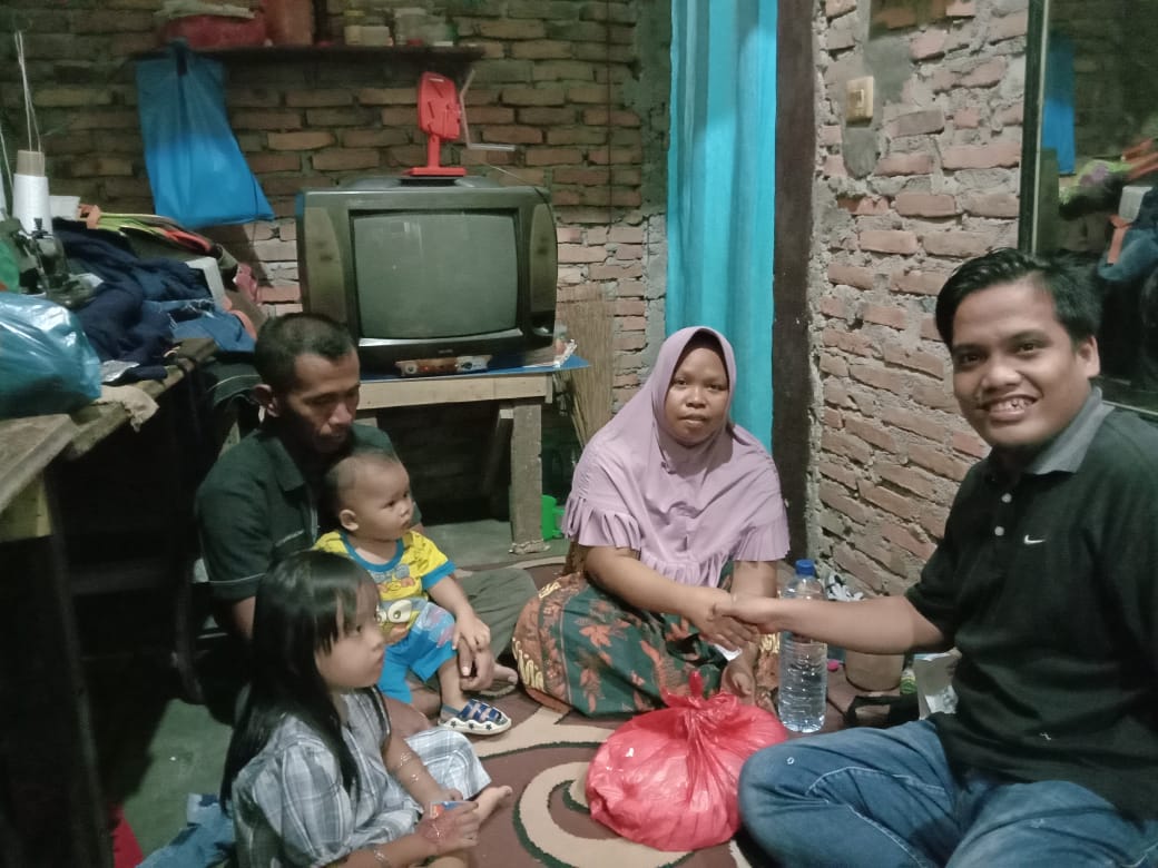 Peringati Hari Kartini, Ramah Center Bagikan Sembako Pada Kaum Dhuafa