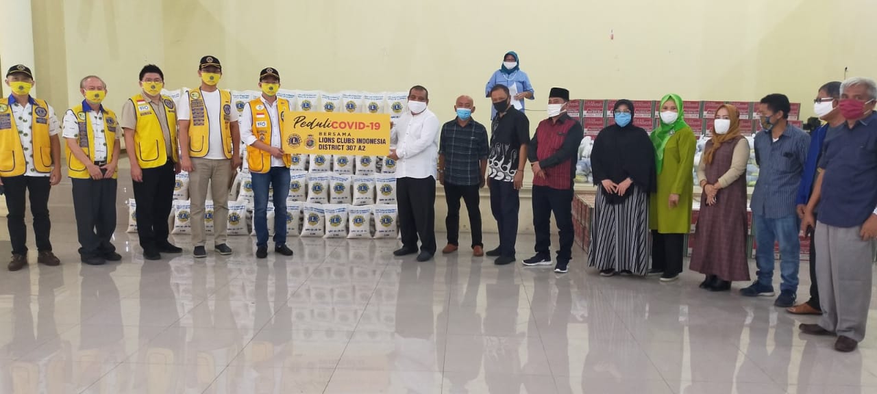 Lion Club dan IKA Sutomo Baksos Peduli Covid-19 Ke PWI Sumut,Â Sofyan Tan : Wartawan Profesi Rentan TerpaparÂ 