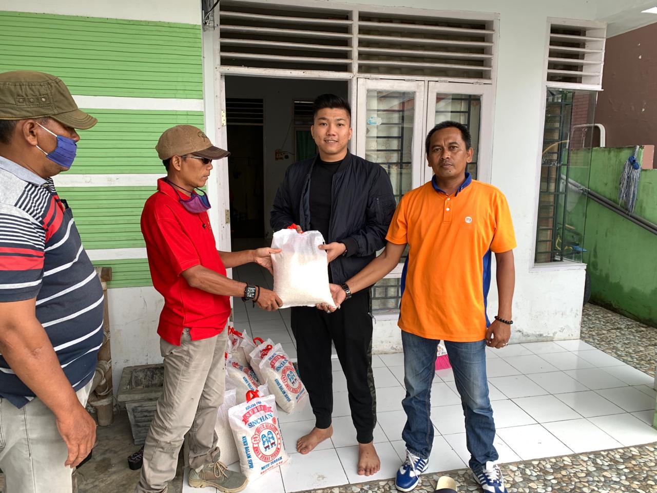 Komunitas Jurnalis Langkat Salurkan Batuan Beras dari Partai Perindo