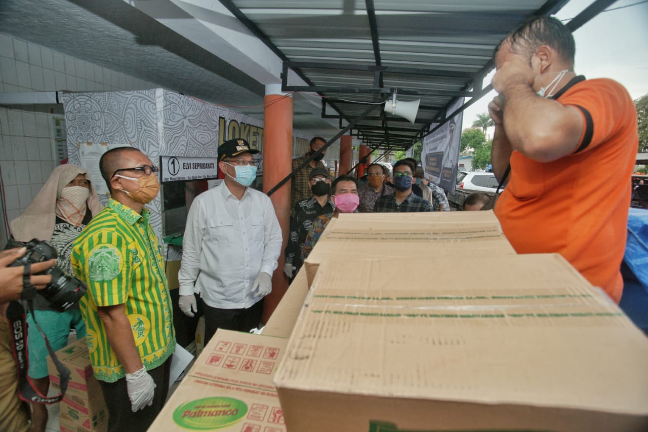 Akhyar Tinjau Gudang Penyimpanan Bahan Kebutuhan Pokok