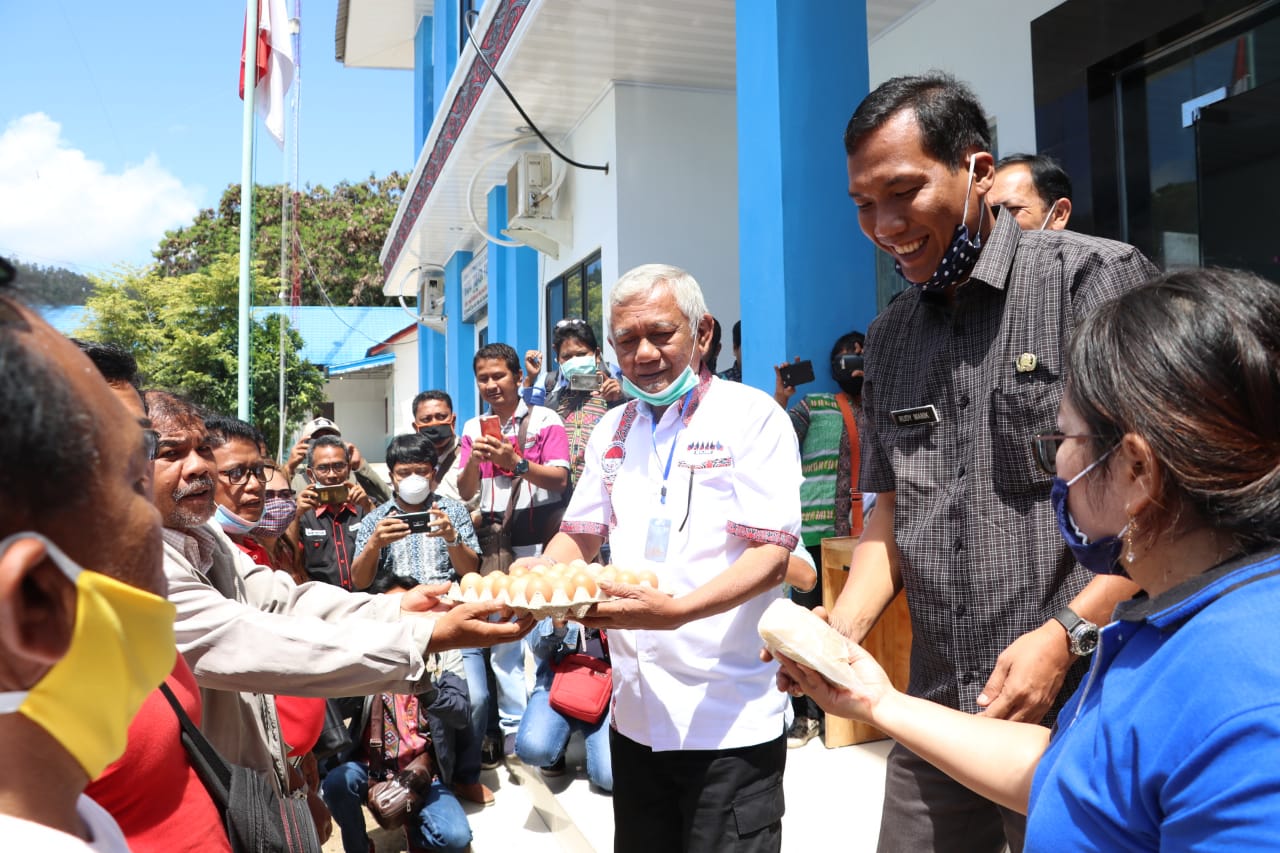 Pemkab Toba Salurkan Bantuan Kepada Wartawan