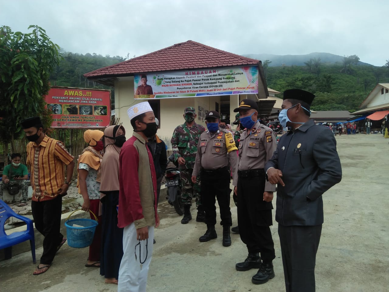 Muspika Dan Prangkat Desa Tertibkan Pengunjung Pajak Terpadu