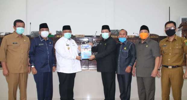 Bupati Labura Menyerahan LKPJ 2019 Kepada DPRD
