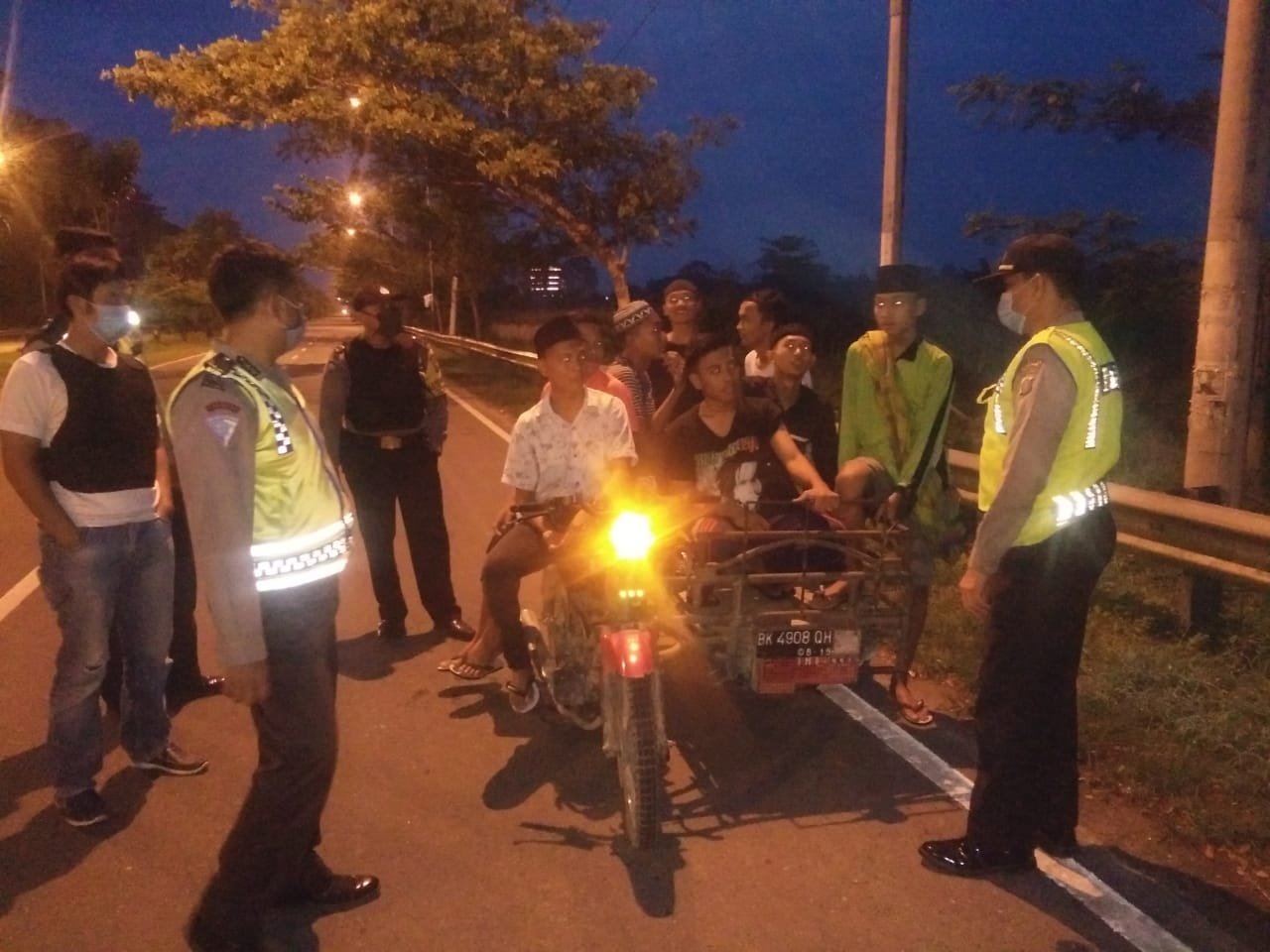 Polsek Batang Kuis Polresta Deli Serdang Laksanakan Patroli Asmara Subuh