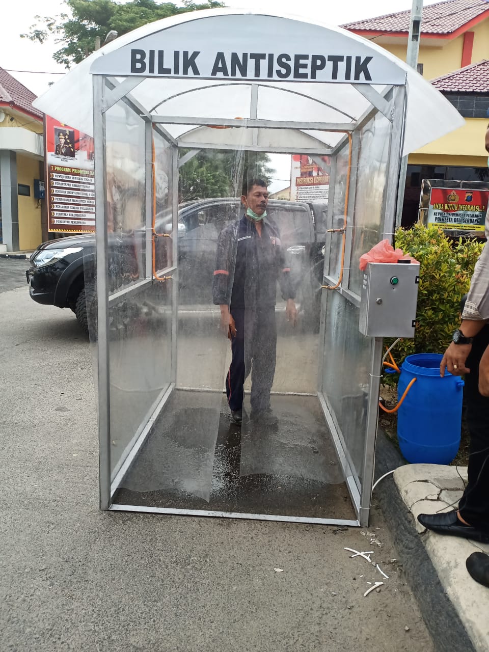 Polresta Deli Serdang Melakukan Penyemprotan Secara Serentak