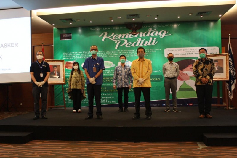 Peduli Covid-19, Jakarta Futures Exchange Kembali Serahkan Donasi APD