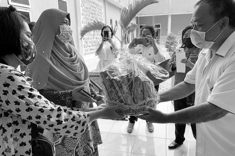 Ketua TP PKK Pakpak Bharat Kunjungi Desa Binaan