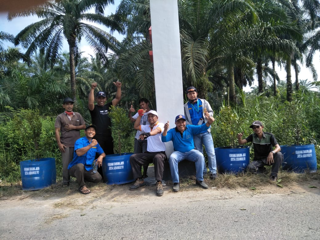 Karang Taruna Desa Sidomulyo Tanam Bunga Untuk Penghijauan, Peduli LingkunganÂ 