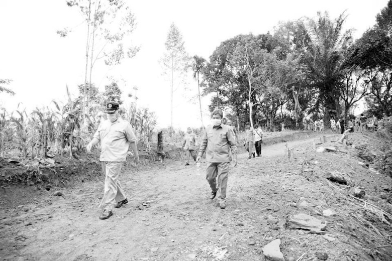 Pj. Bupat Tinjau Padat Karya Tunai di Simberruna