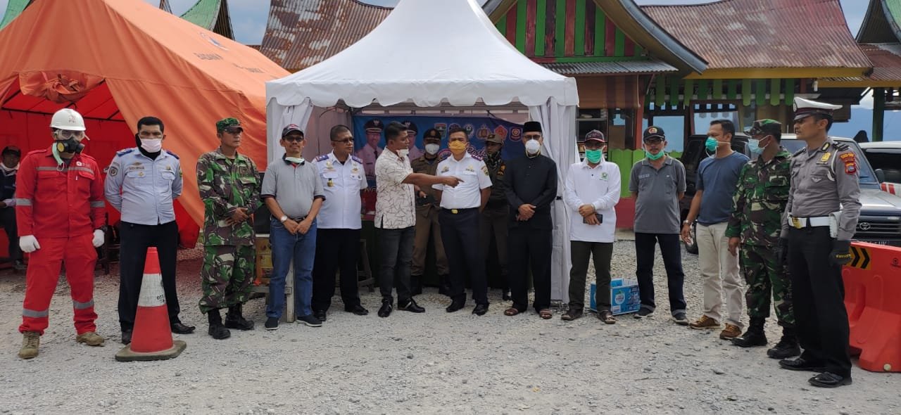 Ketua DPRD Kab Solok Jon Firman Pandu kunjungi Puskesmas Tanjuang Bingkuang dan Posko penanganan Covid-19Â