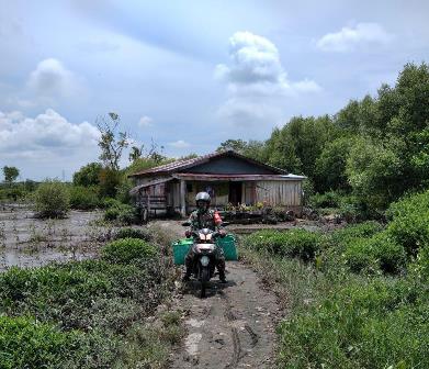 Pakai Sepeda Motor Anggota Kodim Salurkan Bantuan, Kol Inf Roy Hansen J Sinaga: Siapa Ingin Bergotong Rotong Kita  Siap Bantu