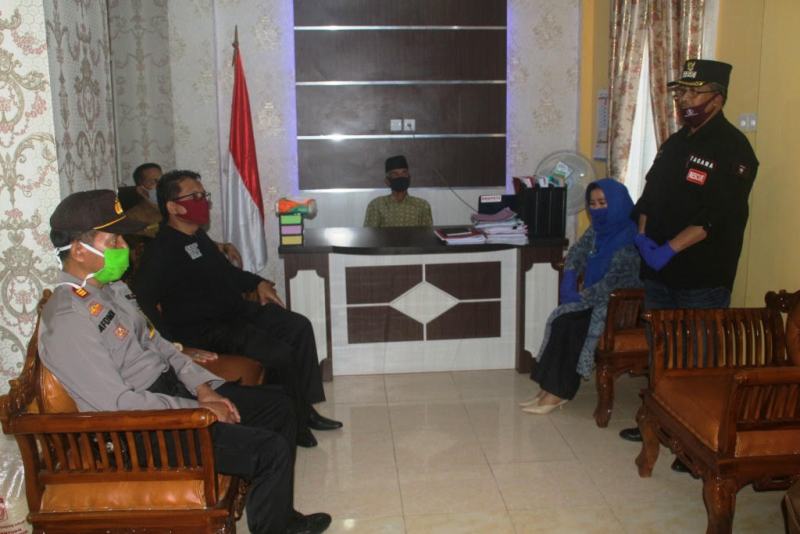 Bupati Solok Bantu Beras untuk 761 KK di Nagari Gantung Ciri